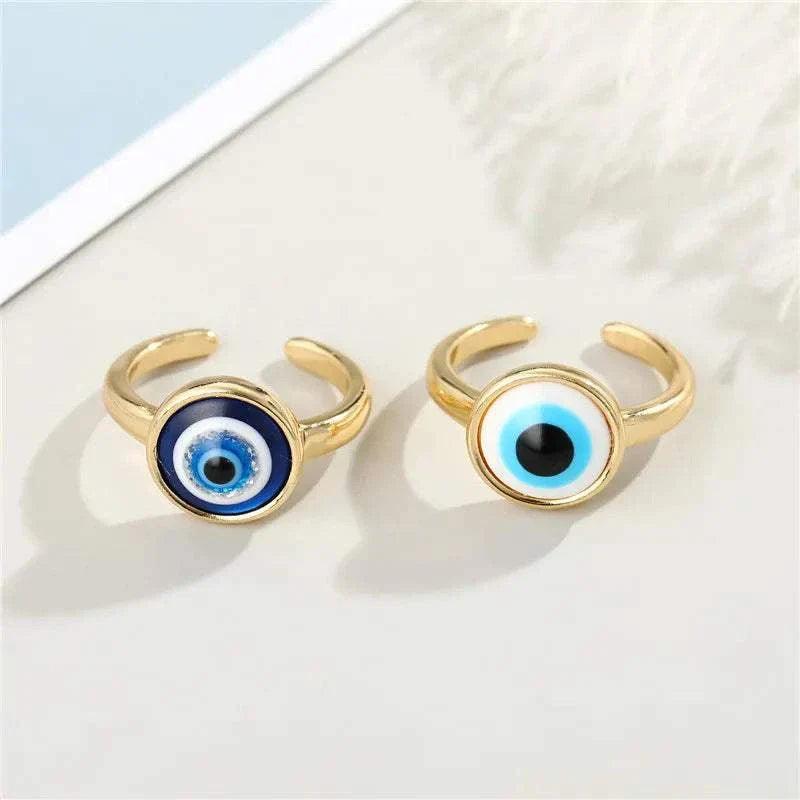 Elevate your style with our Geometric Heart Open Design Vintage Gothic Rings. Made with a bold and intricate design, these rings are perfect for making a statement.
