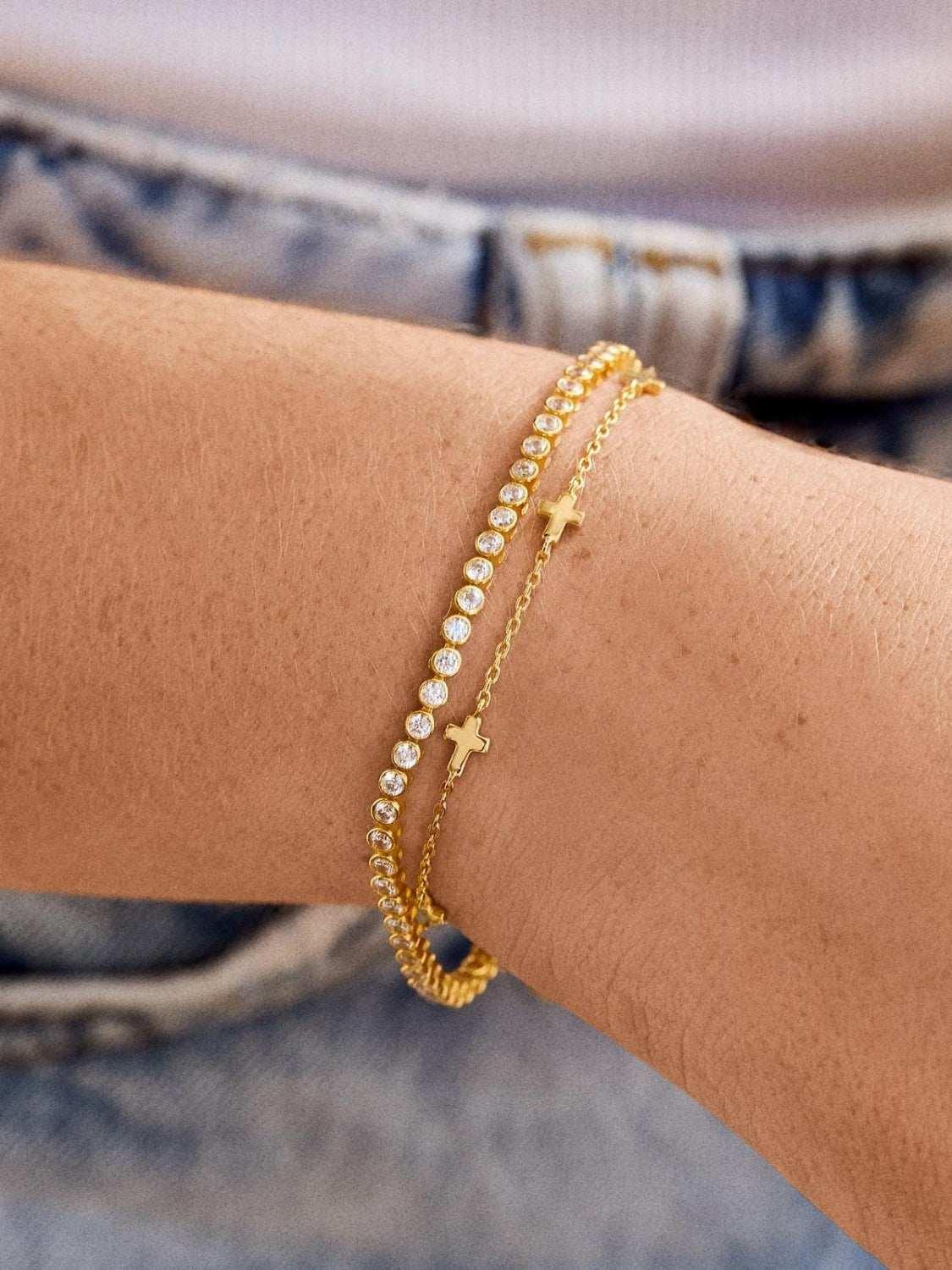 18K Gold-Plated Titanium Steel Bracelet


The 18K Gold-Plated Titanium Steel Bracelet is a stunning fusion of elegance, durability, and timeless charm. Carefully cra
