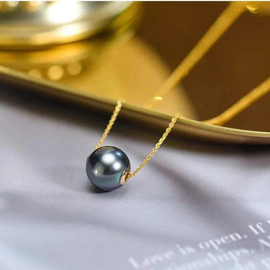 18K Gold Tahitian Black Pearl Pendant Necklace on gold chain.