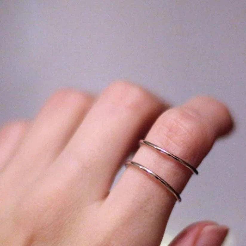 This elegant Vintage Geometric Midi Stackable Dainty Ring showcases intricate detailing and a geometric design. Crafted with high-quality materials, this ring is dur