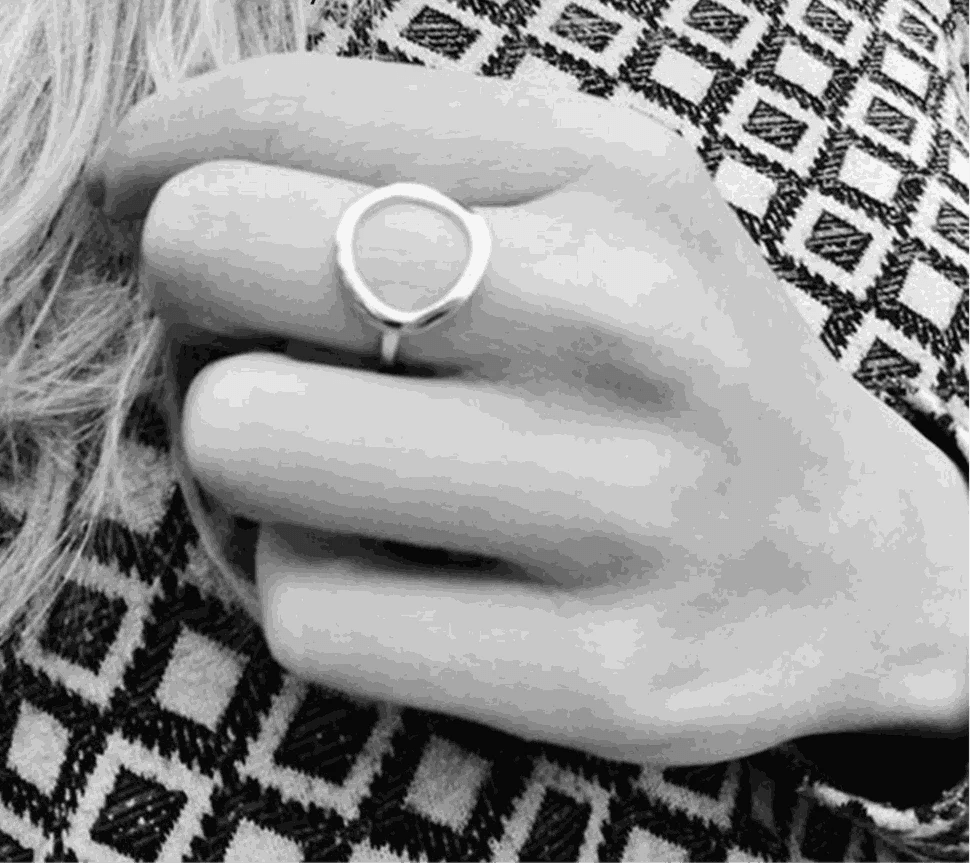 The Dainty Vintage Geometric Pinky Ring is a timeless and elegant piece that will add a touch of sophistication to any outfit. Its intricate geometric design is deli