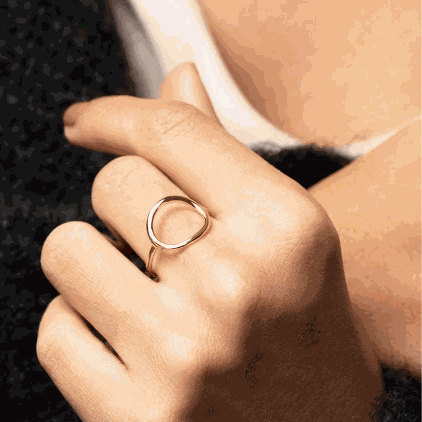 The Dainty Vintage Geometric Pinky Ring is a timeless and elegant piece that will add a touch of sophistication to any outfit. Its intricate geometric design is deli