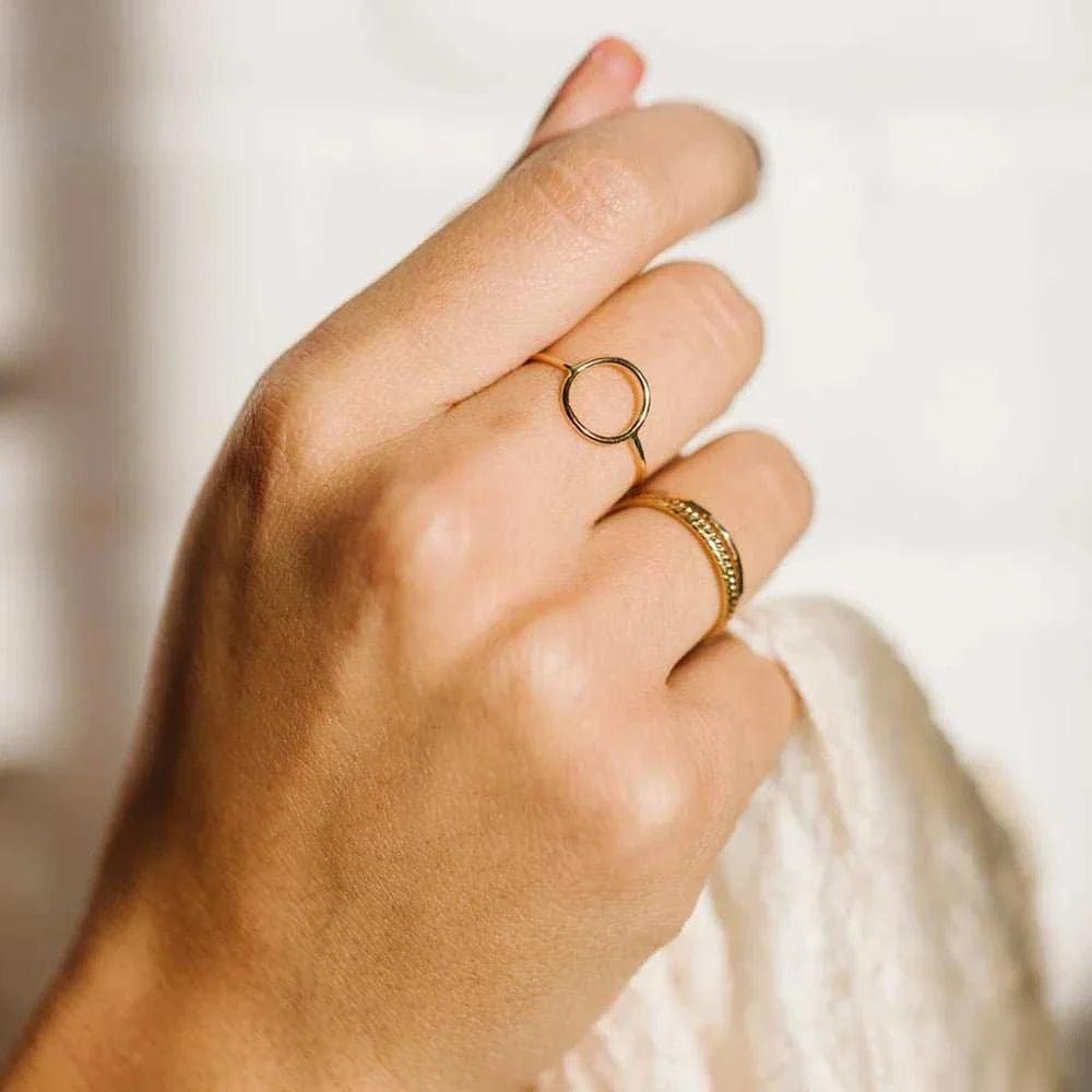 The Dainty Vintage Geometric Pinky Ring is a timeless and elegant piece that will add a touch of sophistication to any outfit. Its intricate geometric design is deli