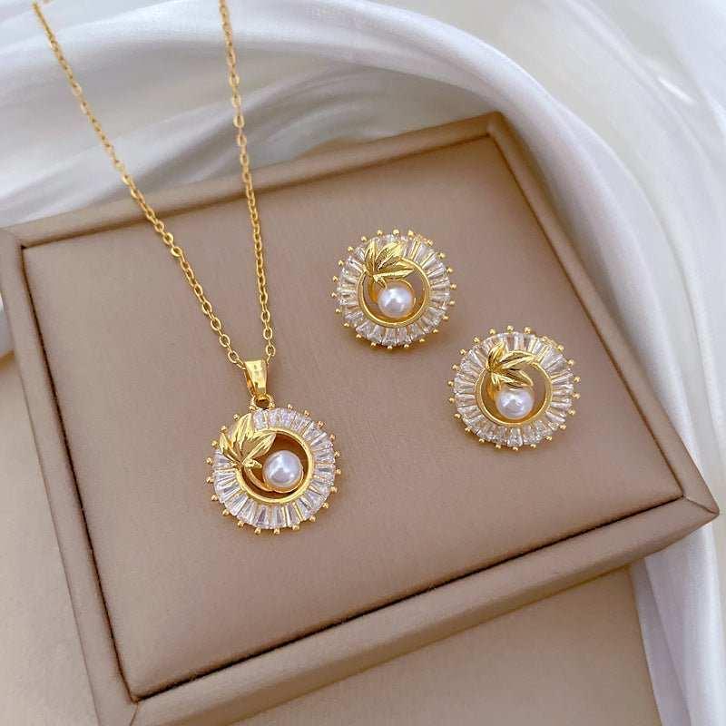 Take your style to the next level with our Square Full Diamond Round Ring Leaves Necklace and Earrings Suite. The intricate design features sparkling diamonds set in