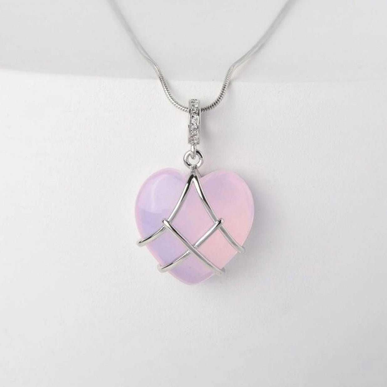 Elevate your style with our Fashion Moonstone Necklace. The iridescent moonstone adds a touch of natural beauty, while the delicate design complements any outfit. Ex