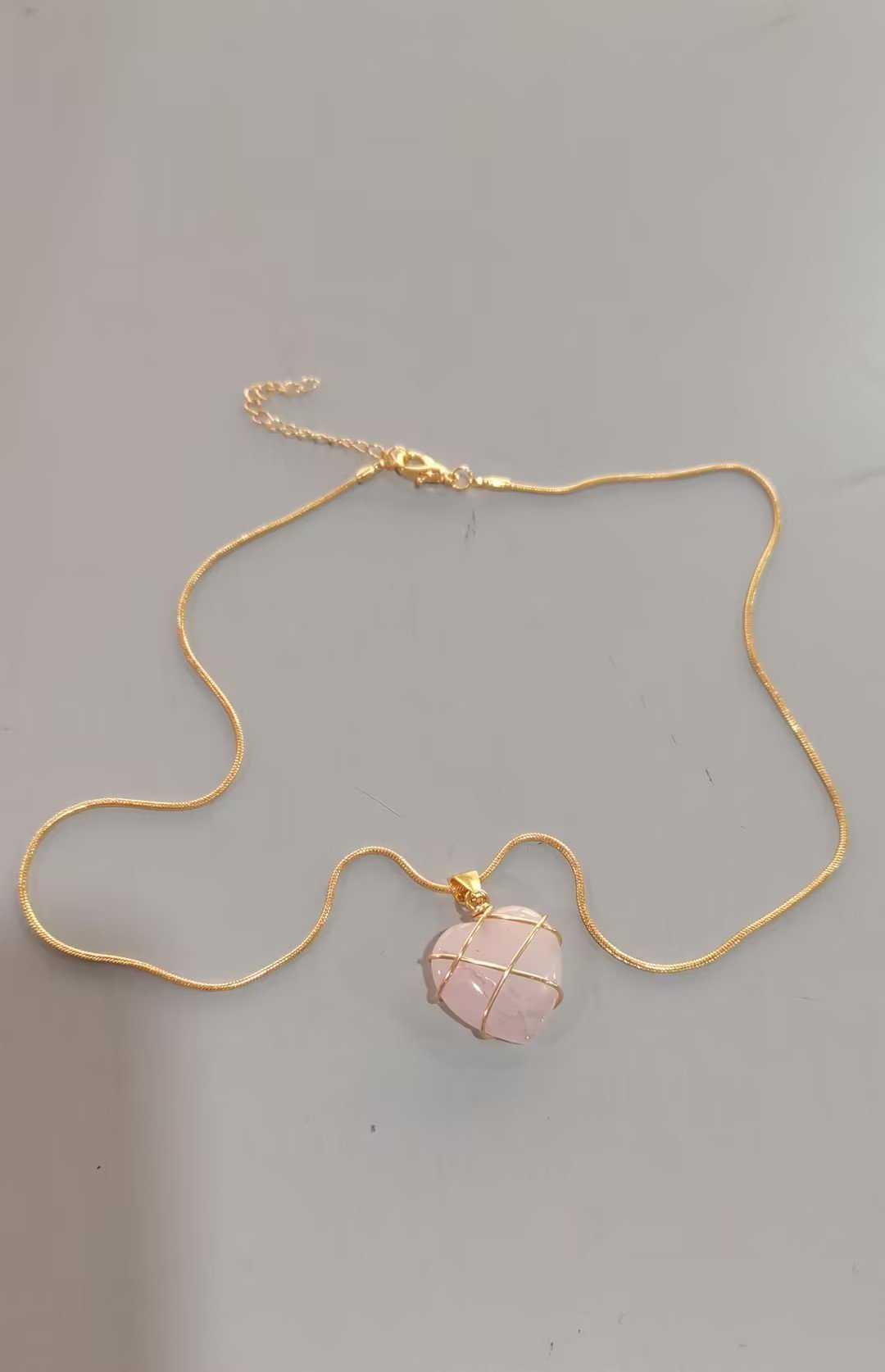 Elevate your style with our Fashion Moonstone Necklace. The iridescent moonstone adds a touch of natural beauty, while the delicate design complements any outfit. Ex