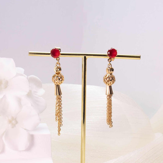 Add a touch of elegance and style to your outfit with our Gold-plated Diamond Tassel Eardrop Earrings. Featuring a unique tassel design and sparkling diamonds, these