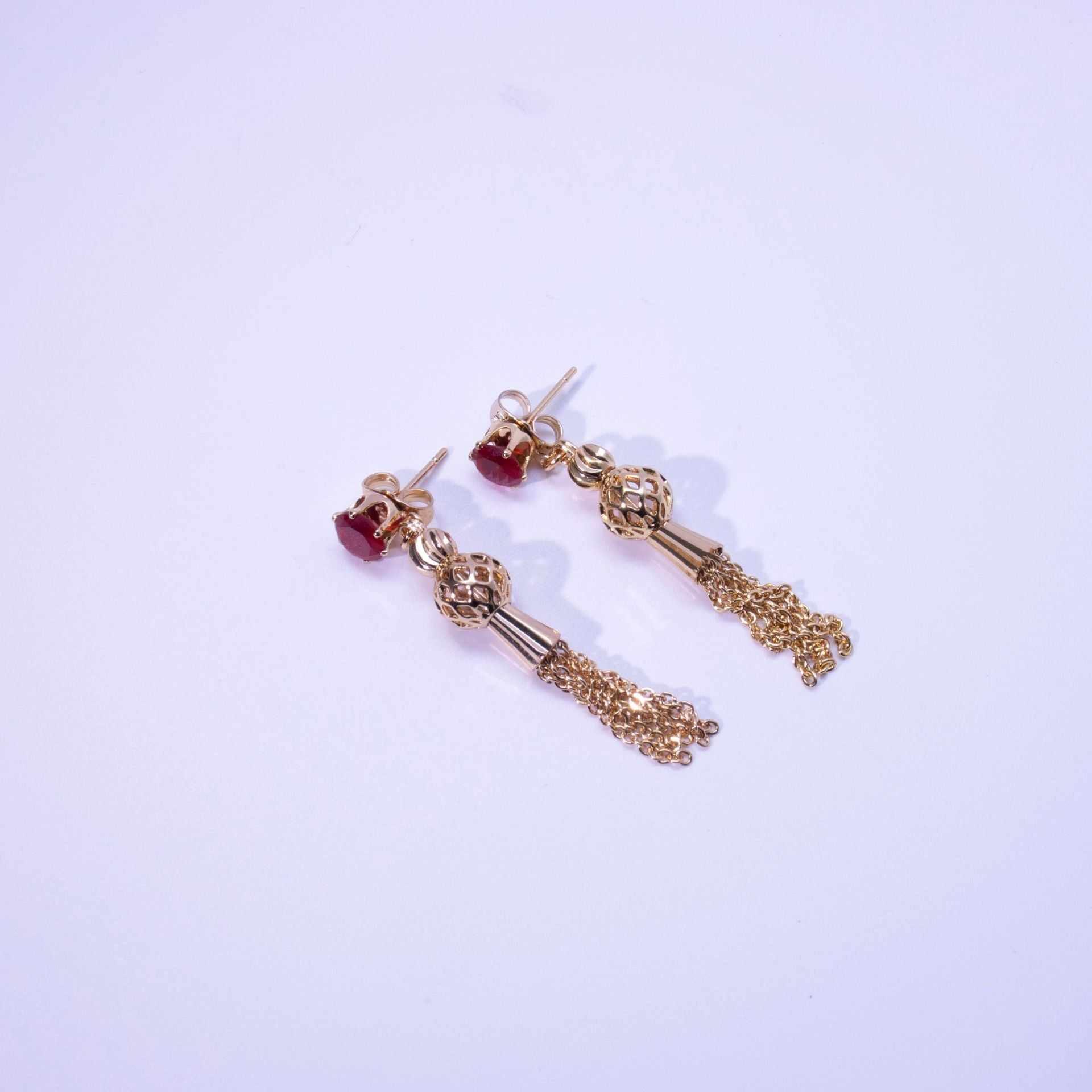 Add a touch of elegance and style to your outfit with our Gold-plated Diamond Tassel Eardrop Earrings. Featuring a unique tassel design and sparkling diamonds, these