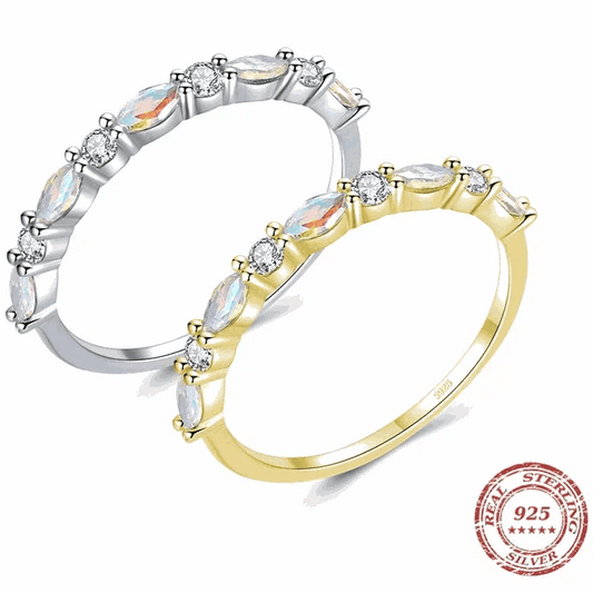 These elegant Moonstone Stackable Rings are perfect for adding a touch of sophistication to any outfit. With a stunning moonstone centerpiece and a delicate stackabl