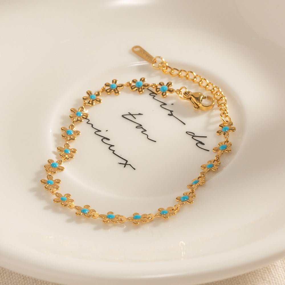 Add a touch of elegance to your outfit with our Glaze Flowers Necklace and Bracelet set. Made with delicate, handcrafted flowers, this set is perfect for any formal 